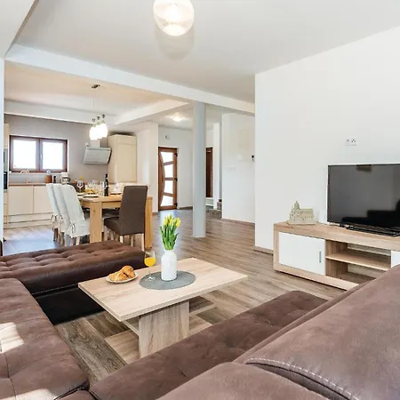 Four-bedroom In Vikendica