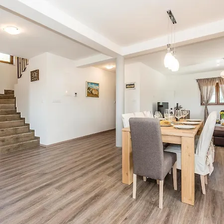 Four-bedroom In Bilice