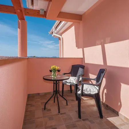 Four-bedroom In Casa de Férias Bilice