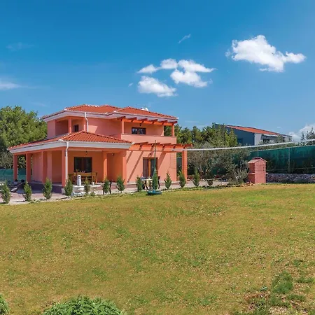 Four-bedroom In Prázdninový dům Bilice