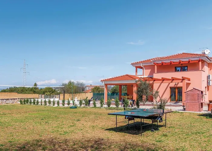 Four-bedroom In Holiday home Bilice