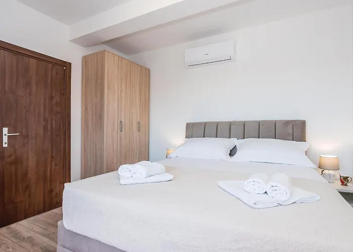 Four-bedroom In Bilice